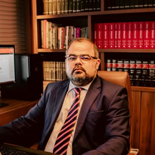 Dr. Uziel Santana